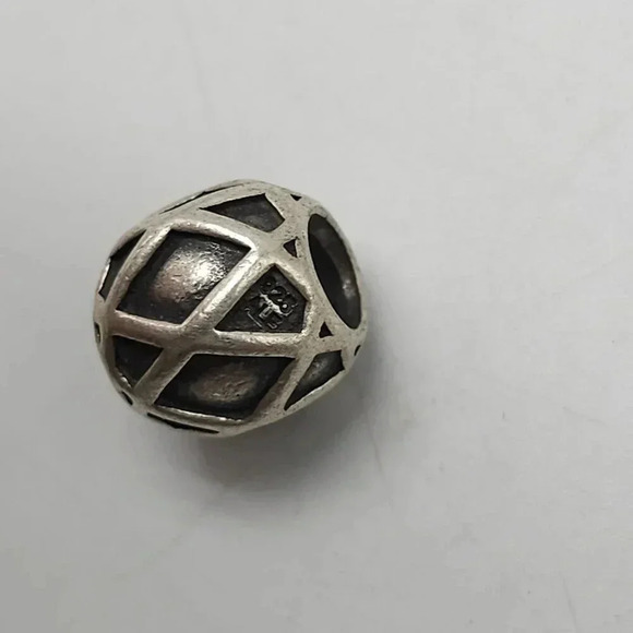 Sterling Silver Pandora Harlequin Criss Cross Charm Bead 1/2" Diameter - Picture 4 of 5